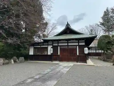 長野縣護國神社の{uncategorized: "未分類", other: "その他", undefined: "問題あり", building: "その他建物", grave: "お墓", sacred_gate: "鳥居", guardian: "狛犬", statue: "像", buddha: "仏像", history: "歴史", nature: "自然", garden: "庭園", animal: "動物", pagoda: "塔", temizu: "手水舎", mountain_gate: "山門・神門", sanctuary: "本殿・本堂", subordinate: "末社・摂社", art: "芸術", scenery: "景色", jizo: "地蔵", ema: "絵馬", goshuin: "御朱印", omikuji: "おみくじ", items: "授与品その他", amulet: "お守り", goshuincho: "御朱印帳", eats: "食事", festival: "お祭り", votive_dance: "神楽", shichigosan: "七五三参", wedding: "結婚式", experience: "体験その他", initially: "初詣", around: "周辺", anti_infection: "感染症対策"}