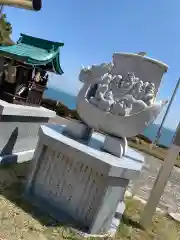 豊功神社の像