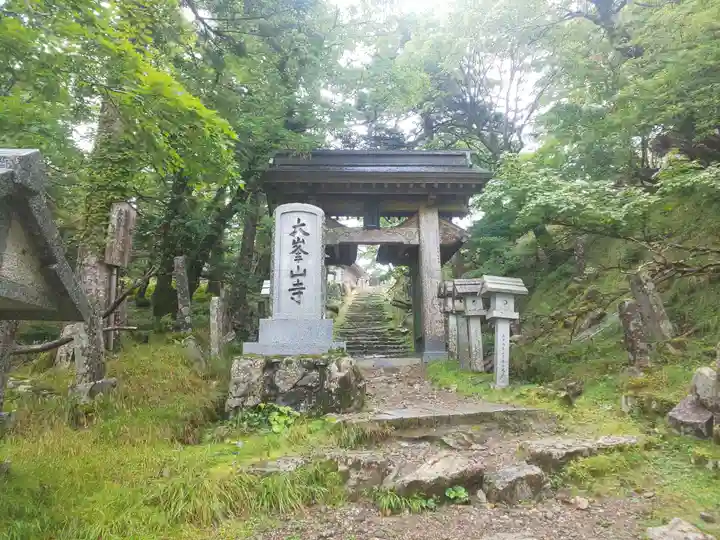 大峯山寺の山門・神門
