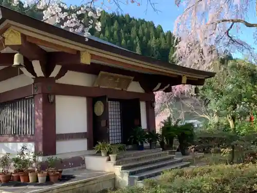 西雲寺の本殿