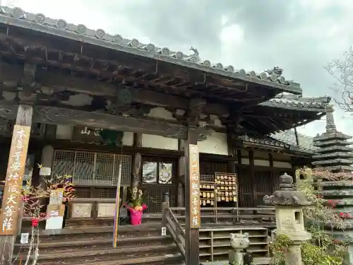 聖林寺の{uncategorized: "未分類", other: "その他", undefined: "問題あり", building: "その他建物", grave: "お墓", sacred_gate: "鳥居", guardian: "狛犬", statue: "像", buddha: "仏像", history: "歴史", nature: "自然", garden: "庭園", animal: "動物", pagoda: "塔", temizu: "手水舎", mountain_gate: "山門・神門", sanctuary: "本殿・本堂", subordinate: "末社・摂社", art: "芸術", scenery: "景色", jizo: "地蔵", ema: "絵馬", goshuin: "御朱印", omikuji: "おみくじ", items: "授与品その他", amulet: "お守り", goshuincho: "御朱印帳", eats: "食事", festival: "お祭り", votive_dance: "神楽", shichigosan: "七五三参", wedding: "結婚式", experience: "体験その他", initially: "初詣", around: "周辺", anti_infection: "感染症対策"}