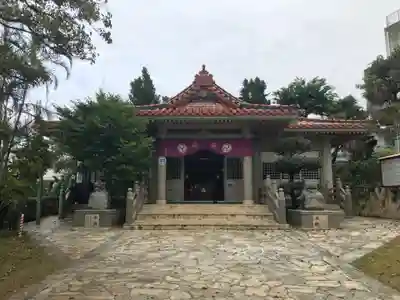 識名宮の本殿・本堂