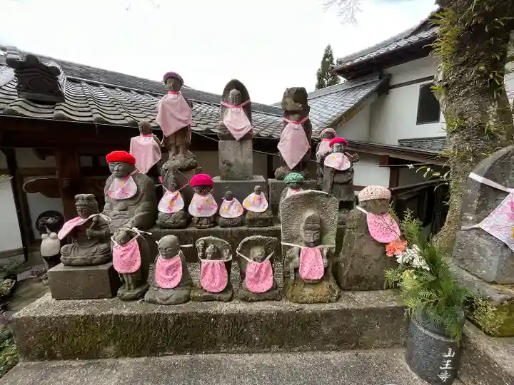 山王寺の地蔵