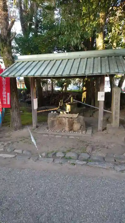 世木神社の手水舎