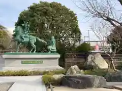 白旗神社の像