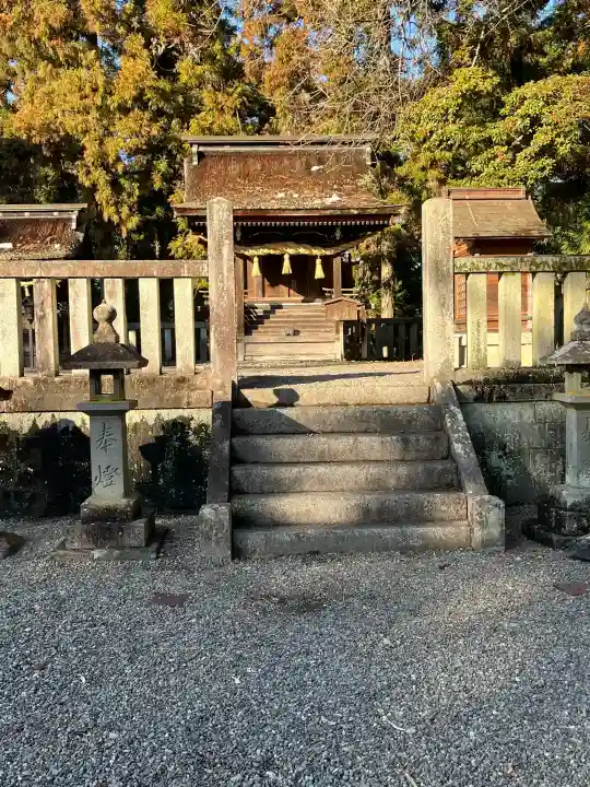 日吉神社の{uncategorized: "未分類", other: "その他", undefined: "問題あり", building: "その他建物", grave: "お墓", sacred_gate: "鳥居", guardian: "狛犬", statue: "像", buddha: "仏像", history: "歴史", nature: "自然", garden: "庭園", animal: "動物", pagoda: "塔", temizu: "手水舎", mountain_gate: "山門・神門", sanctuary: "本殿・本堂", subordinate: "末社・摂社", art: "芸術", scenery: "景色", jizo: "地蔵", ema: "絵馬", goshuin: "御朱印", omikuji: "おみくじ", items: "授与品その他", amulet: "お守り", goshuincho: "御朱印帳", eats: "食事", festival: "お祭り", votive_dance: "神楽", shichigosan: "七五三参", wedding: "結婚式", experience: "体験その他", initially: "初詣", around: "周辺", anti_infection: "感染症対策"}
