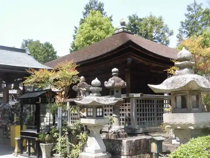 慈尊院の本殿・本堂