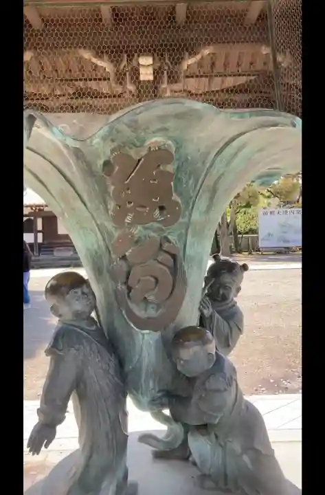 題経寺(柴又帝釈天)の{uncategorized: "未分類", other: "その他", undefined: "問題あり", building: "その他建物", grave: "お墓", sacred_gate: "鳥居", guardian: "狛犬", statue: "像", buddha: "仏像", history: "歴史", nature: "自然", garden: "庭園", animal: "動物", pagoda: "塔", temizu: "手水舎", mountain_gate: "山門・神門", sanctuary: "本殿・本堂", subordinate: "末社・摂社", art: "芸術", scenery: "景色", jizo: "地蔵", ema: "絵馬", goshuin: "御朱印", omikuji: "おみくじ", items: "授与品その他", amulet: "お守り", goshuincho: "御朱印帳", eats: "食事", festival: "お祭り", votive_dance: "神楽", shichigosan: "七五三参", wedding: "結婚式", experience: "体験その他", initially: "初詣", around: "周辺", anti_infection: "感染症対策"}