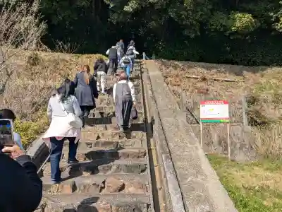 御船神社（皇大神宮摂社）・牟弥乃神社（皇大神宮末社）の{uncategorized: "未分類", other: "その他", undefined: "問題あり", building: "その他建物", grave: "お墓", sacred_gate: "鳥居", guardian: "狛犬", statue: "像", buddha: "仏像", history: "歴史", nature: "自然", garden: "庭園", animal: "動物", pagoda: "塔", temizu: "手水舎", mountain_gate: "山門・神門", sanctuary: "本殿・本堂", subordinate: "末社・摂社", art: "芸術", scenery: "景色", jizo: "地蔵", ema: "絵馬", goshuin: "御朱印", omikuji: "おみくじ", items: "授与品その他", amulet: "お守り", goshuincho: "御朱印帳", eats: "食事", festival: "お祭り", votive_dance: "神楽", shichigosan: "七五三参", wedding: "結婚式", experience: "体験その他", initially: "初詣", around: "周辺", anti_infection: "感染症対策"}