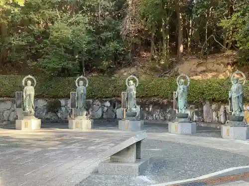 花山院菩提寺の{uncategorized: "未分類", other: "その他", undefined: "問題あり", building: "その他建物", grave: "お墓", sacred_gate: "鳥居", guardian: "狛犬", statue: "像", buddha: "仏像", history: "歴史", nature: "自然", garden: "庭園", animal: "動物", pagoda: "塔", temizu: "手水舎", mountain_gate: "山門・神門", sanctuary: "本殿・本堂", subordinate: "末社・摂社", art: "芸術", scenery: "景色", jizo: "地蔵", ema: "絵馬", goshuin: "御朱印", omikuji: "おみくじ", items: "授与品その他", amulet: "お守り", goshuincho: "御朱印帳", eats: "食事", festival: "お祭り", votive_dance: "神楽", shichigosan: "七五三参", wedding: "結婚式", experience: "体験その他", initially: "初詣", around: "周辺", anti_infection: "感染症対策"}