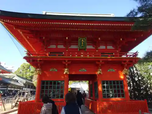 穴八幡宮の山門