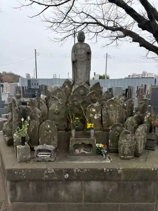観護寺の{uncategorized: "未分類", other: "その他", undefined: "問題あり", building: "その他建物", grave: "お墓", sacred_gate: "鳥居", guardian: "狛犬", statue: "像", buddha: "仏像", history: "歴史", nature: "自然", garden: "庭園", animal: "動物", pagoda: "塔", temizu: "手水舎", mountain_gate: "山門・神門", sanctuary: "本殿・本堂", subordinate: "末社・摂社", art: "芸術", scenery: "景色", jizo: "地蔵", ema: "絵馬", goshuin: "御朱印", omikuji: "おみくじ", items: "授与品その他", amulet: "お守り", goshuincho: "御朱印帳", eats: "食事", festival: "お祭り", votive_dance: "神楽", shichigosan: "七五三参", wedding: "結婚式", experience: "体験その他", initially: "初詣", around: "周辺", anti_infection: "感染症対策"}