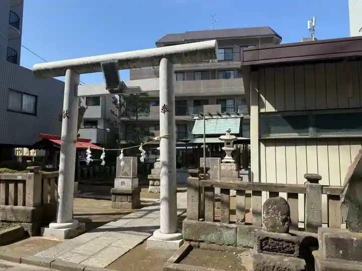 中葛西稲荷神社の{uncategorized: "未分類", other: "その他", undefined: "問題あり", building: "その他建物", grave: "お墓", sacred_gate: "鳥居", guardian: "狛犬", statue: "像", buddha: "仏像", history: "歴史", nature: "自然", garden: "庭園", animal: "動物", pagoda: "塔", temizu: "手水舎", mountain_gate: "山門・神門", sanctuary: "本殿・本堂", subordinate: "末社・摂社", art: "芸術", scenery: "景色", jizo: "地蔵", ema: "絵馬", goshuin: "御朱印", omikuji: "おみくじ", items: "授与品その他", amulet: "お守り", goshuincho: "御朱印帳", eats: "食事", festival: "お祭り", votive_dance: "神楽", shichigosan: "七五三参", wedding: "結婚式", experience: "体験その他", initially: "初詣", around: "周辺", anti_infection: "感染症対策"}