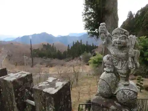 中之嶽神社の像