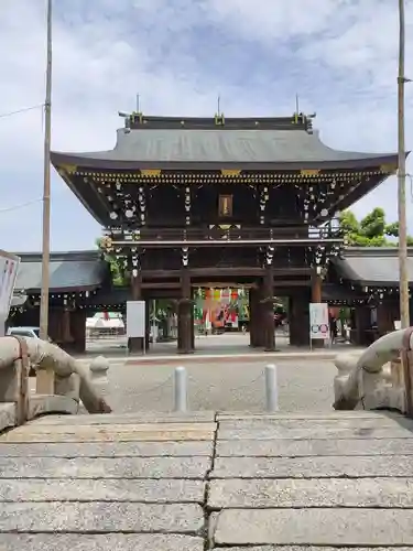 真清田神社の山門