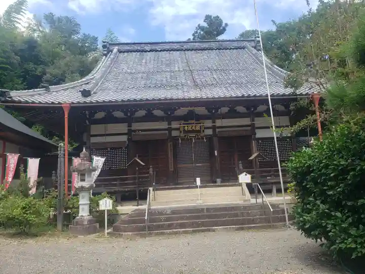 願成就寺の本殿・本堂