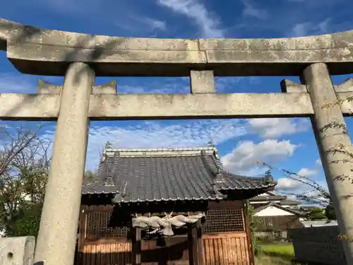 友近神社の鳥居