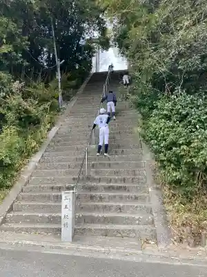 壺井八幡宮の{uncategorized: "未分類", other: "その他", undefined: "問題あり", building: "その他建物", grave: "お墓", sacred_gate: "鳥居", guardian: "狛犬", statue: "像", buddha: "仏像", history: "歴史", nature: "自然", garden: "庭園", animal: "動物", pagoda: "塔", temizu: "手水舎", mountain_gate: "山門・神門", sanctuary: "本殿・本堂", subordinate: "末社・摂社", art: "芸術", scenery: "景色", jizo: "地蔵", ema: "絵馬", goshuin: "御朱印", omikuji: "おみくじ", items: "授与品その他", amulet: "お守り", goshuincho: "御朱印帳", eats: "食事", festival: "お祭り", votive_dance: "神楽", shichigosan: "七五三参", wedding: "結婚式", experience: "体験その他", initially: "初詣", around: "周辺", anti_infection: "感染症対策"}
