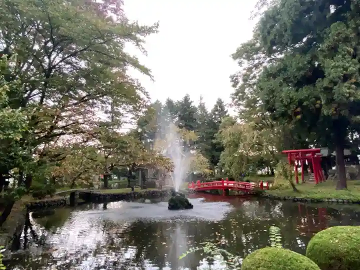 鳥海月山両所宮の庭園