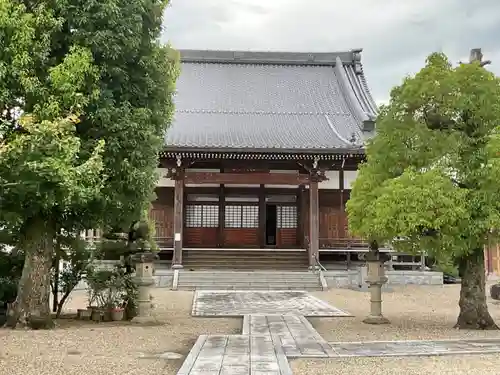 西導寺の本殿・本堂