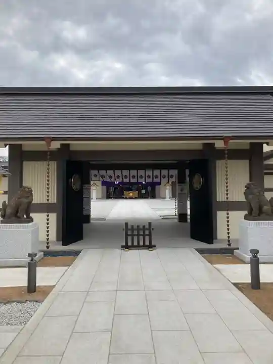 千葉縣護國神社の山門・神門