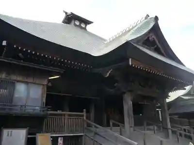 弘明寺の本殿・本堂