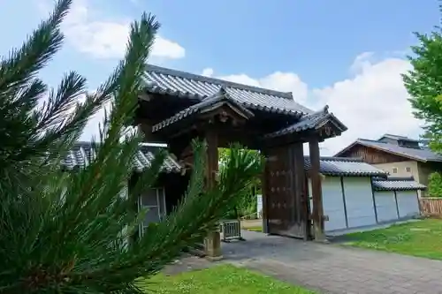 大安寺の山門