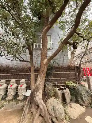 正寶院（飛不動尊）の{uncategorized: "未分類", other: "その他", undefined: "問題あり", building: "その他建物", grave: "お墓", sacred_gate: "鳥居", guardian: "狛犬", statue: "像", buddha: "仏像", history: "歴史", nature: "自然", garden: "庭園", animal: "動物", pagoda: "塔", temizu: "手水舎", mountain_gate: "山門・神門", sanctuary: "本殿・本堂", subordinate: "末社・摂社", art: "芸術", scenery: "景色", jizo: "地蔵", ema: "絵馬", goshuin: "御朱印", omikuji: "おみくじ", items: "授与品その他", amulet: "お守り", goshuincho: "御朱印帳", eats: "食事", festival: "お祭り", votive_dance: "神楽", shichigosan: "七五三参", wedding: "結婚式", experience: "体験その他", initially: "初詣", around: "周辺", anti_infection: "感染症対策"}