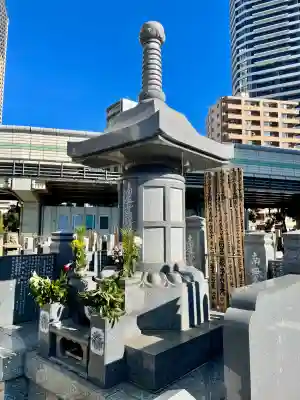 本教寺の{uncategorized: "未分類", other: "その他", undefined: "問題あり", building: "その他建物", grave: "お墓", sacred_gate: "鳥居", guardian: "狛犬", statue: "像", buddha: "仏像", history: "歴史", nature: "自然", garden: "庭園", animal: "動物", pagoda: "塔", temizu: "手水舎", mountain_gate: "山門・神門", sanctuary: "本殿・本堂", subordinate: "末社・摂社", art: "芸術", scenery: "景色", jizo: "地蔵", ema: "絵馬", goshuin: "御朱印", omikuji: "おみくじ", items: "授与品その他", amulet: "お守り", goshuincho: "御朱印帳", eats: "食事", festival: "お祭り", votive_dance: "神楽", shichigosan: "七五三参", wedding: "結婚式", experience: "体験その他", initially: "初詣", around: "周辺", anti_infection: "感染症対策"}