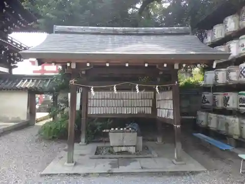 梅宮大社の手水舎