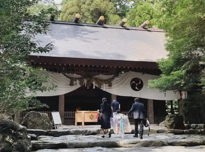 椿大神社の{uncategorized: "未分類", other: "その他", undefined: "問題あり", building: "その他建物", grave: "お墓", sacred_gate: "鳥居", guardian: "狛犬", statue: "像", buddha: "仏像", history: "歴史", nature: "自然", garden: "庭園", animal: "動物", pagoda: "塔", temizu: "手水舎", mountain_gate: "山門・神門", sanctuary: "本殿・本堂", subordinate: "末社・摂社", art: "芸術", scenery: "景色", jizo: "地蔵", ema: "絵馬", goshuin: "御朱印", omikuji: "おみくじ", items: "授与品その他", amulet: "お守り", goshuincho: "御朱印帳", eats: "食事", festival: "お祭り", votive_dance: "神楽", shichigosan: "七五三参", wedding: "結婚式", experience: "体験その他", initially: "初詣", around: "周辺", anti_infection: "感染症対策"}