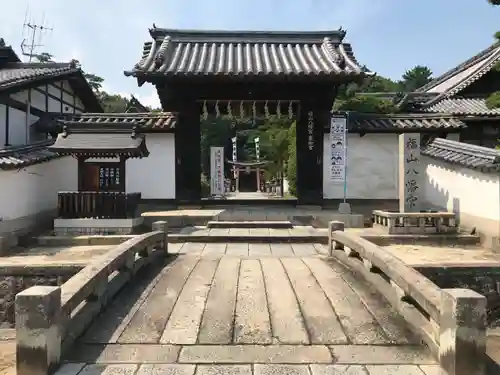 福山八幡宮の山門