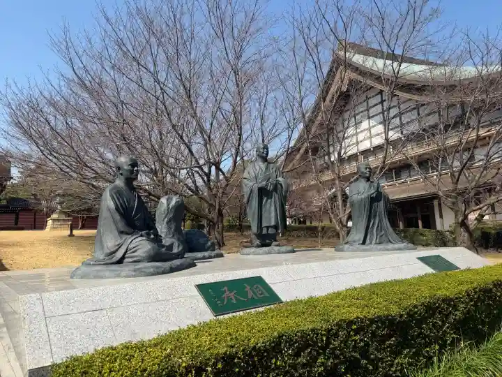 総持寺の{uncategorized: "未分類", other: "その他", undefined: "問題あり", building: "その他建物", grave: "お墓", sacred_gate: "鳥居", guardian: "狛犬", statue: "像", buddha: "仏像", history: "歴史", nature: "自然", garden: "庭園", animal: "動物", pagoda: "塔", temizu: "手水舎", mountain_gate: "山門・神門", sanctuary: "本殿・本堂", subordinate: "末社・摂社", art: "芸術", scenery: "景色", jizo: "地蔵", ema: "絵馬", goshuin: "御朱印", omikuji: "おみくじ", items: "授与品その他", amulet: "お守り", goshuincho: "御朱印帳", eats: "食事", festival: "お祭り", votive_dance: "神楽", shichigosan: "七五三参", wedding: "結婚式", experience: "体験その他", initially: "初詣", around: "周辺", anti_infection: "感染症対策"}