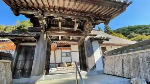 荘厳寺の山門