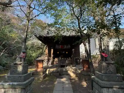 四合稲荷神社の{uncategorized: "未分類", other: "その他", undefined: "問題あり", building: "その他建物", grave: "お墓", sacred_gate: "鳥居", guardian: "狛犬", statue: "像", buddha: "仏像", history: "歴史", nature: "自然", garden: "庭園", animal: "動物", pagoda: "塔", temizu: "手水舎", mountain_gate: "山門・神門", sanctuary: "本殿・本堂", subordinate: "末社・摂社", art: "芸術", scenery: "景色", jizo: "地蔵", ema: "絵馬", goshuin: "御朱印", omikuji: "おみくじ", items: "授与品その他", amulet: "お守り", goshuincho: "御朱印帳", eats: "食事", festival: "お祭り", votive_dance: "神楽", shichigosan: "七五三参", wedding: "結婚式", experience: "体験その他", initially: "初詣", around: "周辺", anti_infection: "感染症対策"}