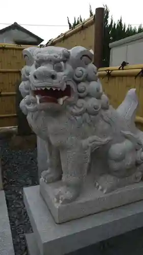 興除神社の狛犬