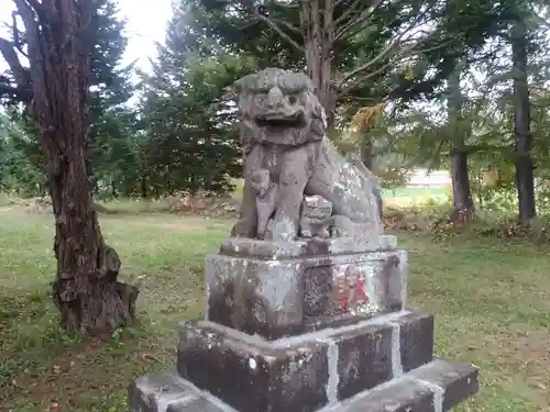 仁頃神社の狛犬