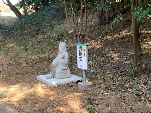 磐裂根裂神社の像