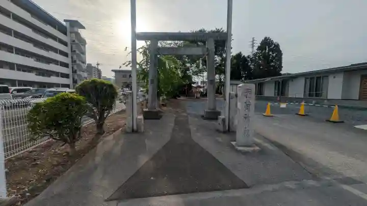 稲荷神社の{uncategorized: "未分類", other: "その他", undefined: "問題あり", building: "その他建物", grave: "お墓", sacred_gate: "鳥居", guardian: "狛犬", statue: "像", buddha: "仏像", history: "歴史", nature: "自然", garden: "庭園", animal: "動物", pagoda: "塔", temizu: "手水舎", mountain_gate: "山門・神門", sanctuary: "本殿・本堂", subordinate: "末社・摂社", art: "芸術", scenery: "景色", jizo: "地蔵", ema: "絵馬", goshuin: "御朱印", omikuji: "おみくじ", items: "授与品その他", amulet: "お守り", goshuincho: "御朱印帳", eats: "食事", festival: "お祭り", votive_dance: "神楽", shichigosan: "七五三参", wedding: "結婚式", experience: "体験その他", initially: "初詣", around: "周辺", anti_infection: "感染症対策"}