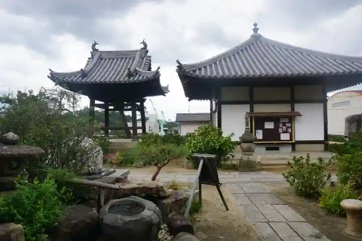 持光寺の本殿・本堂