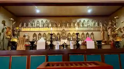 成田山函館別院函館寺の{uncategorized: "未分類", other: "その他", undefined: "問題あり", building: "その他建物", grave: "お墓", sacred_gate: "鳥居", guardian: "狛犬", statue: "像", buddha: "仏像", history: "歴史", nature: "自然", garden: "庭園", animal: "動物", pagoda: "塔", temizu: "手水舎", mountain_gate: "山門・神門", sanctuary: "本殿・本堂", subordinate: "末社・摂社", art: "芸術", scenery: "景色", jizo: "地蔵", ema: "絵馬", goshuin: "御朱印", omikuji: "おみくじ", items: "授与品その他", amulet: "お守り", goshuincho: "御朱印帳", eats: "食事", festival: "お祭り", votive_dance: "神楽", shichigosan: "七五三参", wedding: "結婚式", experience: "体験その他", initially: "初詣", around: "周辺", anti_infection: "感染症対策"}