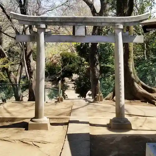 高稲荷神社の鳥居