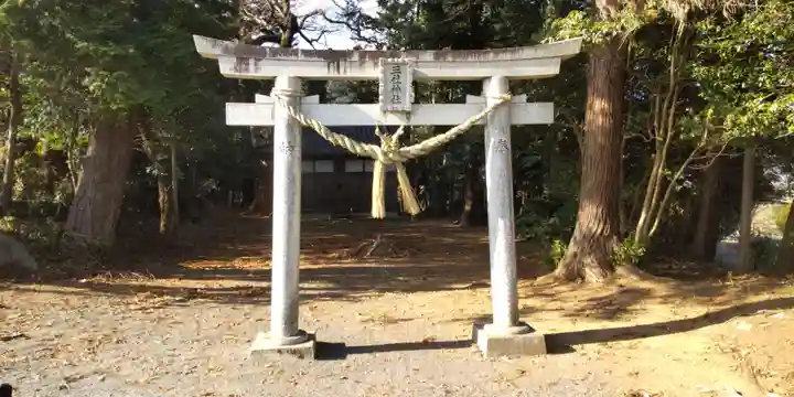 三社神社の鳥居