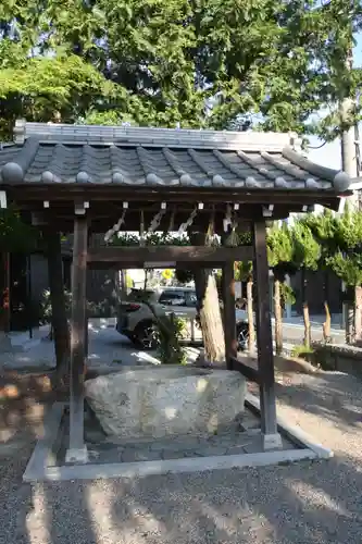 皇小津神社の手水舎