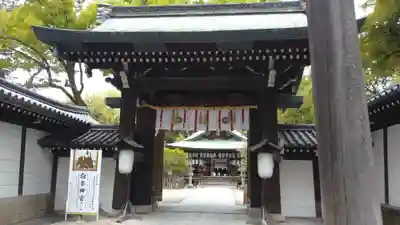 白峯神宮の山門・神門