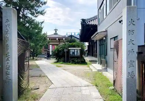 寳藏寺の山門