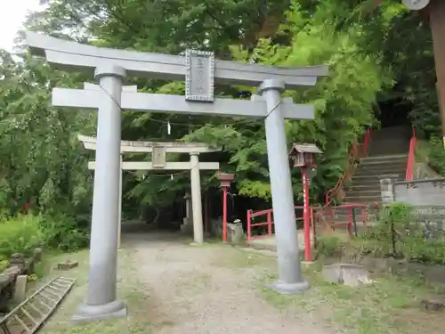 鼻顔稲荷神社の鳥居