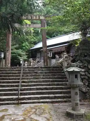 川上山若宮八幡宮の{uncategorized: "未分類", other: "その他", undefined: "問題あり", building: "その他建物", grave: "お墓", sacred_gate: "鳥居", guardian: "狛犬", statue: "像", buddha: "仏像", history: "歴史", nature: "自然", garden: "庭園", animal: "動物", pagoda: "塔", temizu: "手水舎", mountain_gate: "山門・神門", sanctuary: "本殿・本堂", subordinate: "末社・摂社", art: "芸術", scenery: "景色", jizo: "地蔵", ema: "絵馬", goshuin: "御朱印", omikuji: "おみくじ", items: "授与品その他", amulet: "お守り", goshuincho: "御朱印帳", eats: "食事", festival: "お祭り", votive_dance: "神楽", shichigosan: "七五三参", wedding: "結婚式", experience: "体験その他", initially: "初詣", around: "周辺", anti_infection: "感染症対策"}