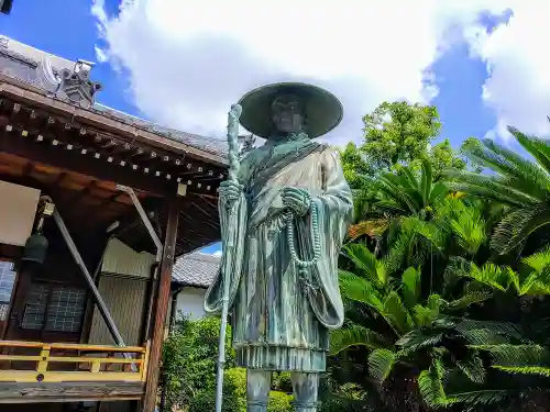 阿弥陀寺の像