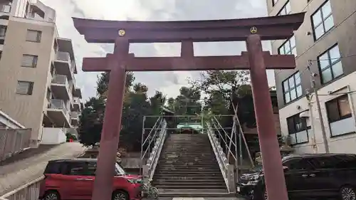 白金氷川神社の鳥居